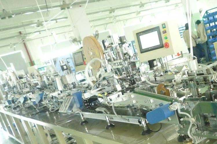 1531116555708991.jpg 鋰電池車(chē)間.jpg